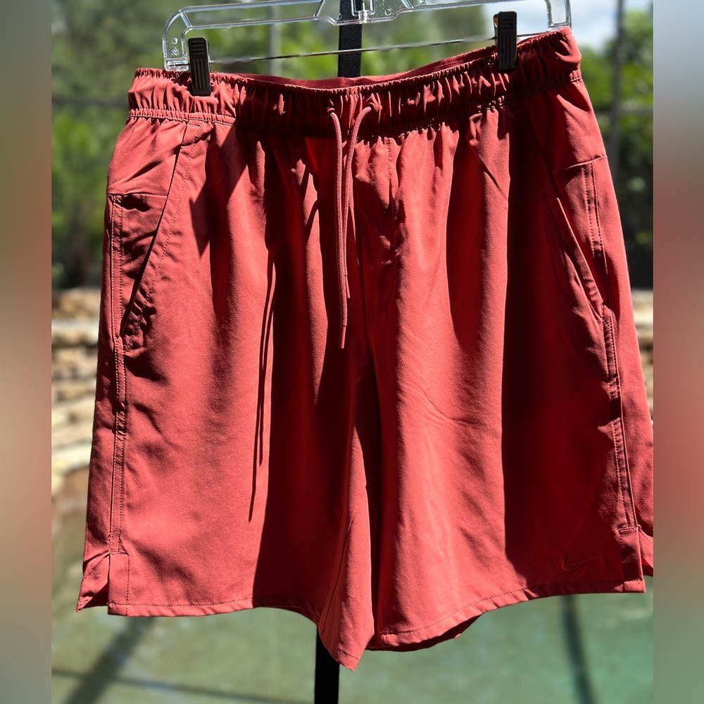 NIKE DRI FIT SHORTS (M) NO TAGS